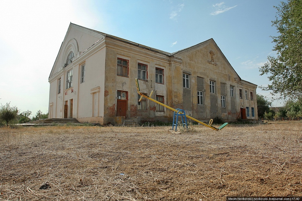 При благоустройстве астраханского села похитили около полумиллиона рублей