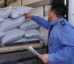 Из Астраханской области вернули в Казахстан 116 тонн сухофруктов с орехами и срезы цветов