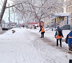 Астраханские коммунальщики продолжают вести борьбу со снегом
