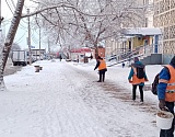 Астраханские коммунальщики продолжают вести борьбу со снегом