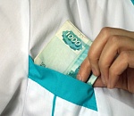 В Астрахани будут судить заместителя главврача за сбор на «нужды» районной больницы более миллиона