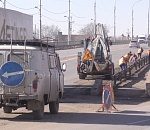 Астраханские коммунальщики зачистили от грязи Новый мост