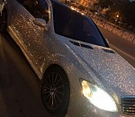 По Астрахани ездит "Мерседес", инкрустированный стразами Сваровски