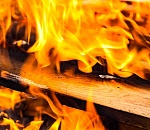 Ночью в Астрахани из горящей летней кухни спасли 7 человек