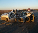 В Астраханской области столкнулись иномарка и "Камаз": погибло два человека