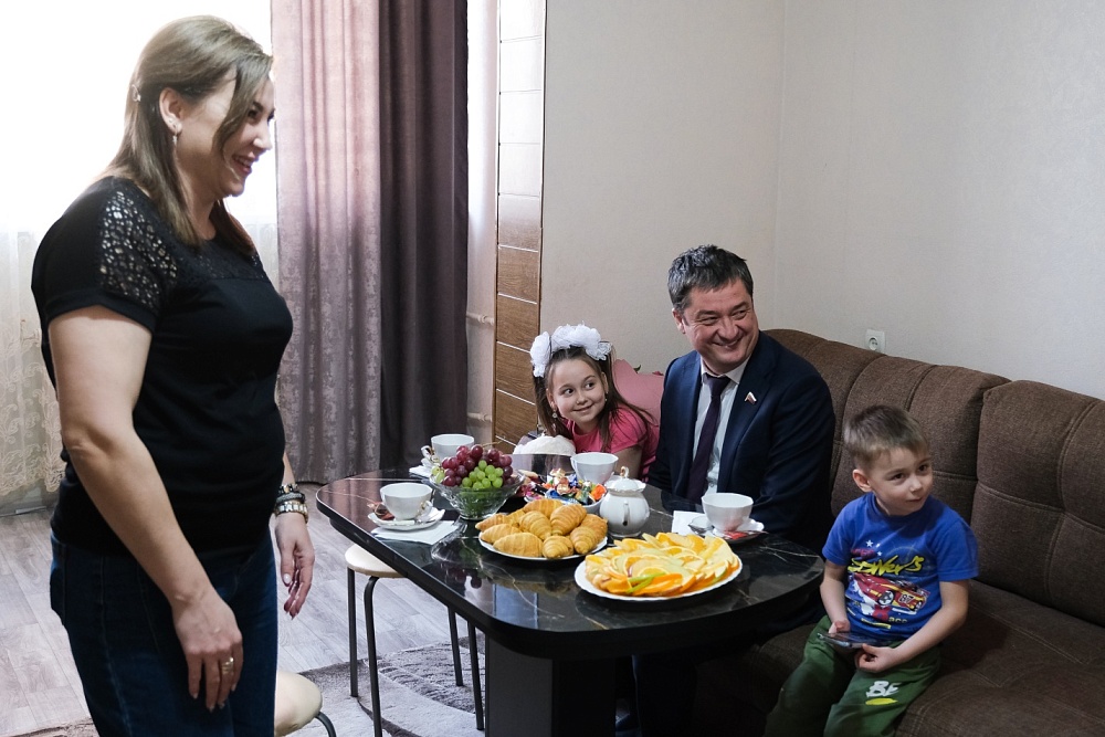 Ринат Аюпов поздравил активисток и жен участников СВО с Международным женским днем