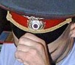 В Астрахани хулиган избил полицейского и попытался отнять оружие