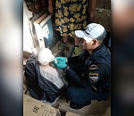 Астраханские спасатели вызволили пожилую женщину из подземной западни
