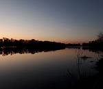 Ночью под Астраханью перевернулась лодка с людьми, выбрались не все