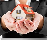 Лже-риелтор обманула астраханцев на четыре миллиона, оставив двоих из них на улице