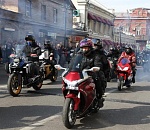 Ревущая колонна во главе с губернатором промчалась по Астрахани
