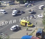 В Астрахани под колеса автомобиля попала молодая девушка