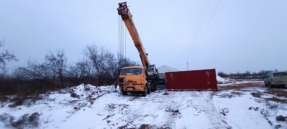 Астраханец получил смертельный удар током из-за автокрана