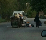 На Красной набережной появилась мусорная баррикада