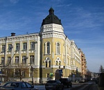 Прокуратура заставила Астраханскую консерваторию штукатурить, стирать граффити со стен и чинить карнизы