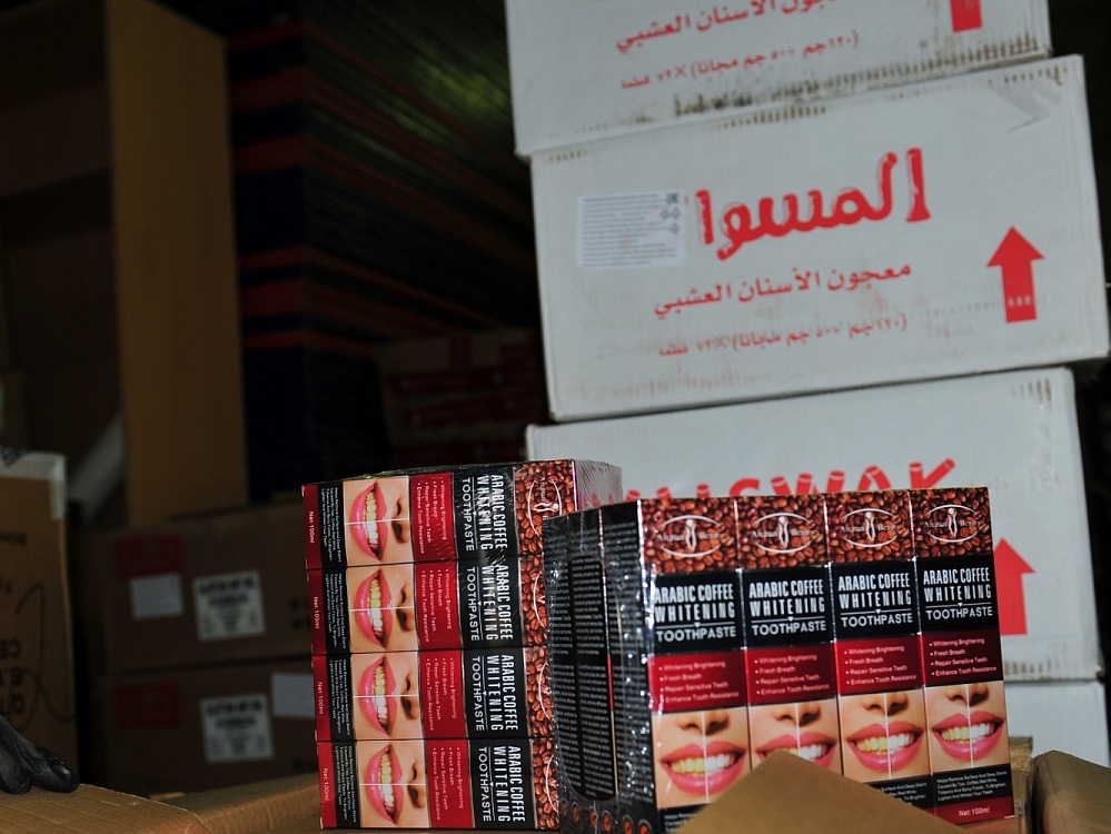 Шампунь, тушь, гель для душа: через Астрахань пытались провезти нелегальную импортную косметику