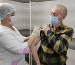 81-летний блокадник привился от коронавируса в Астрахани