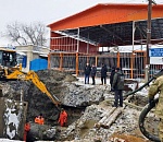 «Астрводоканал»: на месте прорыва магистрального водовода установлен ремонтный хомут 