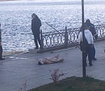 В Астрахани на набережной обнаружен труп мужчины