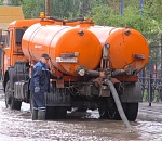 С улиц Астрахани за день откачали 650 000 литров воды