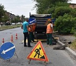 В Астрахани продолжают чистить ливневки