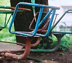 В Астрахани ребенок покалечился на детской площадке