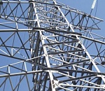 Пьяный астраханец забрался на конструкцию высоковольтной линии электропередач