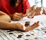 Единую денежную выплату для 67 тысяч астраханцев проиндексировали на 9, 5% 