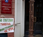 В Астрахани у зданий администраций проходят пикеты