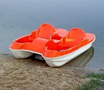 В Астрахани мужчина упал с катамарана и утонул