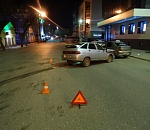 В Астрахани водитель иномарки, проехав на красный, спровоцировал ДТП