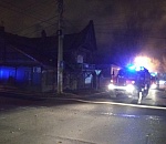 В Астрахани вспыхнул частный дом, он сгорел дотла