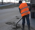 Астраханские дорожники кладут временный асфальт