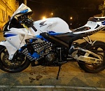 В Астрахани опрокинулся мотоцикл: пострадала пассажирка