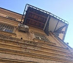 В центре Астрахани разрушается старинное здание