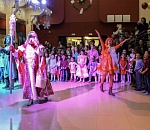 Леонид Огуль подарил сотням детей новогодний праздник 