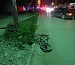 В Астрахани 12-летний велосипедист и его пассажир попали под машину