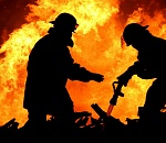 В Астрахани сгорели баня, хозпостройка и гараж