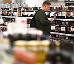 В астраханском круглосуточном магазине любят продавать детям алкоголь