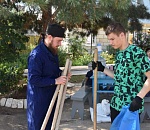 В Астрахани облагородили территорию храма Святителя Николая на «десятке»