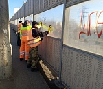 Псевдо граффити на астраханском путепроводе затирают под ноль