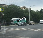 В Астрахани на Боевой автобус съехал с дороги