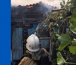 В центре Астрахани горит жилой дом, есть пострадавшие