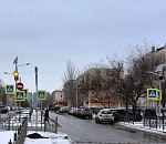 Ради безопасного дорожного движения детей в Астрахани у 7 школ и детсадов установят мигающие светофоры и леерное ограждение