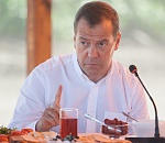 Медведев не забыл об астраханских фермерах