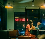 Каждый седьмой мужчина предпочитает на первом свидании платить сам за себя 