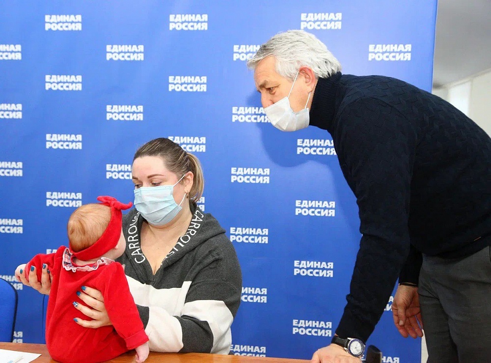 Леонид Огуль открыл в Астрахани неделю личных приемов