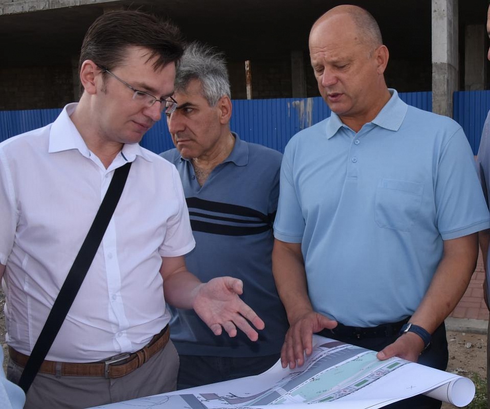 Олег Полумордвинов проконтролировал ход работ по благоустройству