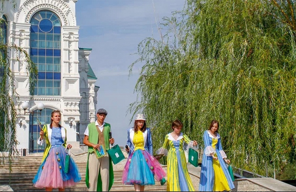 Астраханский театр оперы и балета поздравил детишек с Днем знаний