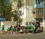 Полицейские разыскали водителя, снесшего в Астрахани хлебный ларек и дачные прилавки